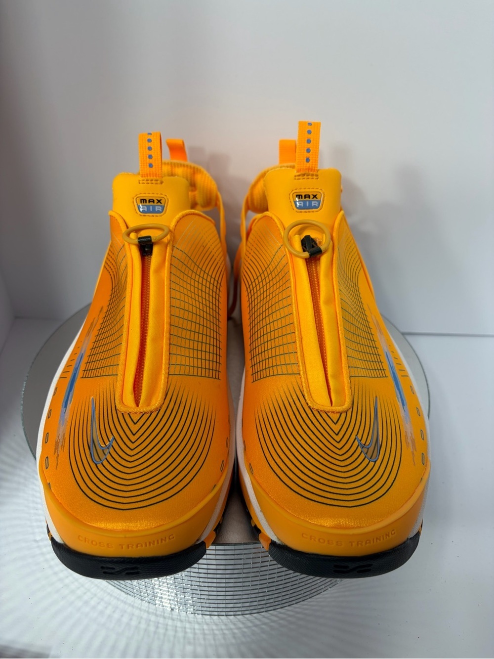 Nike Orange Zip-Up Max Air Cross Training Sneakers size 13.5 new w / out tags
